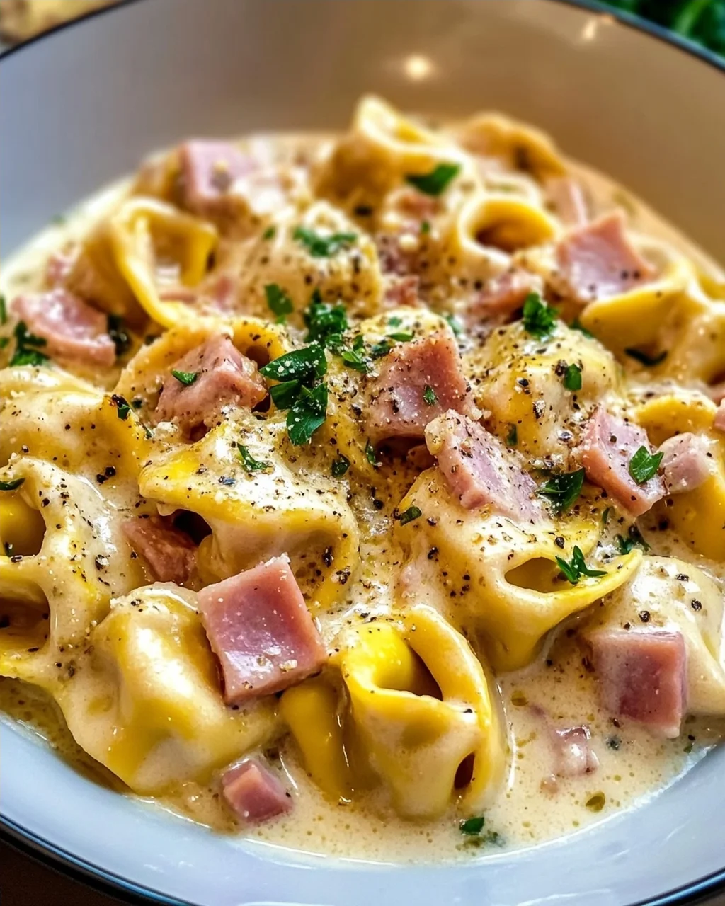 Cremige Tortellini mit Schinken-Käse-Soße – Ein Genuss!