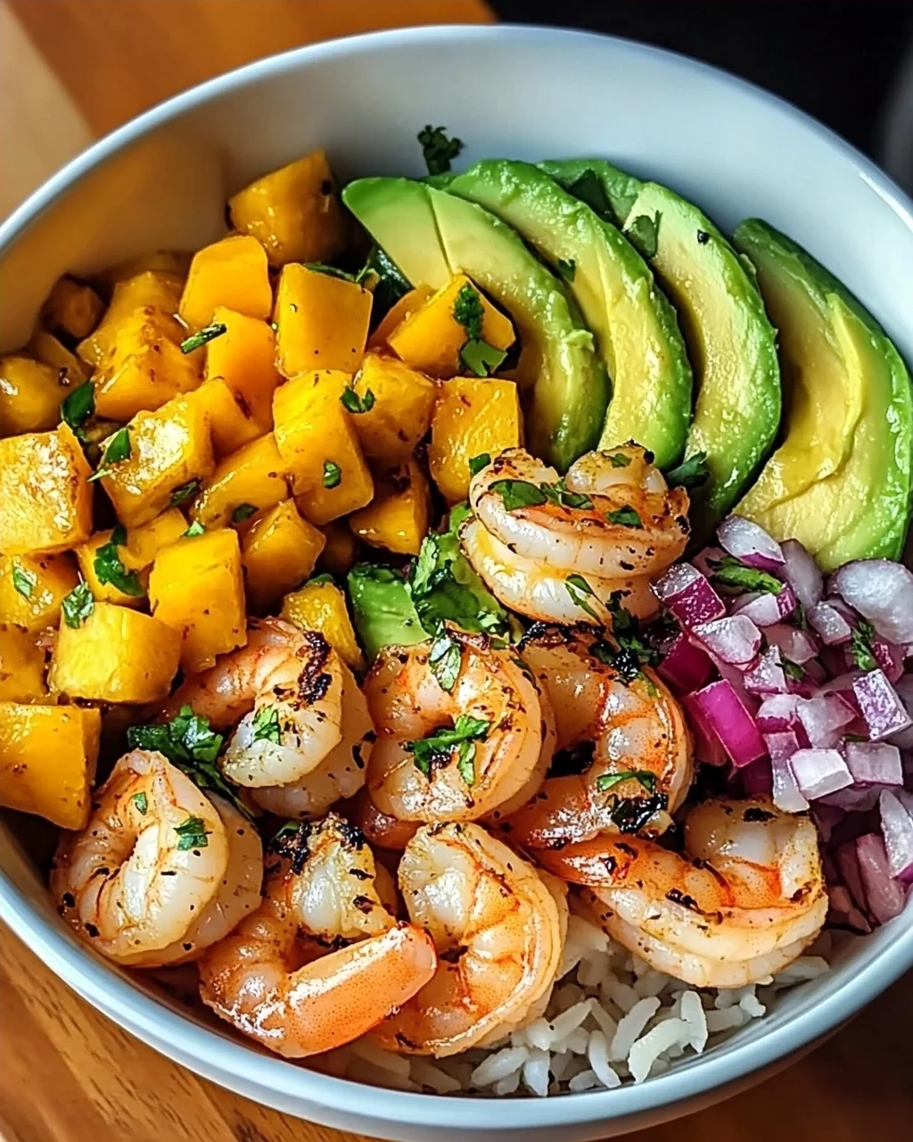 Garnelen- und Avocado-Schalen mit Mango-Salsa genius
